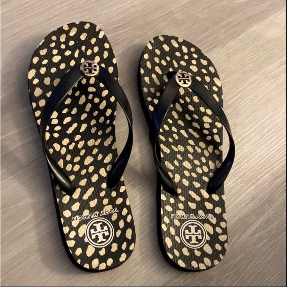 Size 8.5 Tory Burch black and cram flip flops. Good used condition. Great deal!